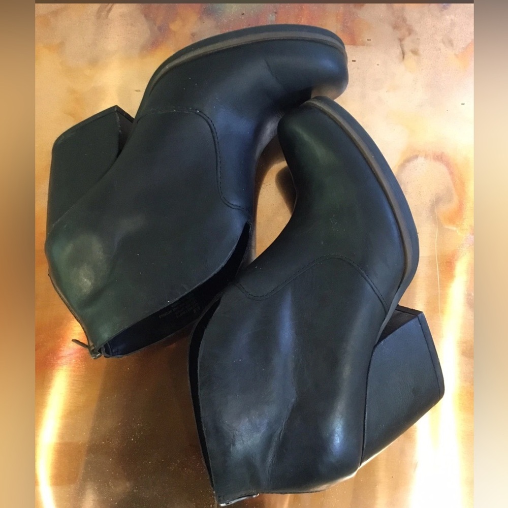 Loris v zip Black Leather Ankle Boots 8